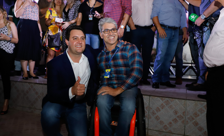 O governador Carlos Massa Ratinho Junior assinou nesta quarta-feira (19) o contrato de concessão de áreas do Parque Estadual Vila Velha, em Ponta Grossa, nos Campos Gerais, para a empresa Eco Parques do Brasil S/A.