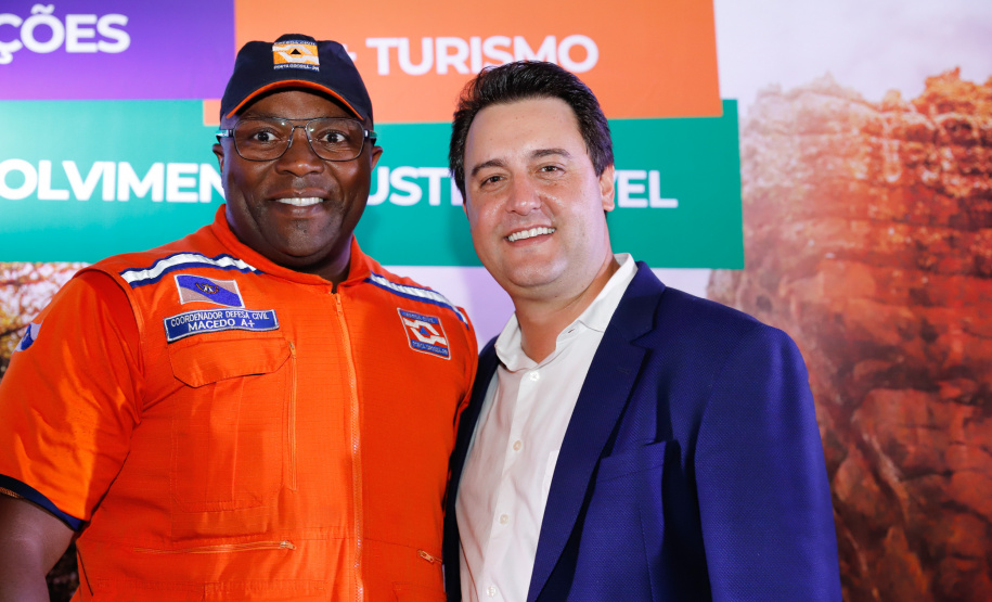 O governador Carlos Massa Ratinho Junior assinou nesta quarta-feira (19) o contrato de concessão de áreas do Parque Estadual Vila Velha, em Ponta Grossa, nos Campos Gerais, para a empresa Eco Parques do Brasil S/A.