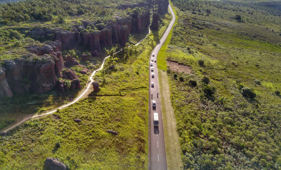 O governador Carlos Massa Ratinho Junior assinou nesta quarta-feira (19) o contrato de concessão de áreas do Parque Estadual Vila Velha, em Ponta Grossa, nos Campos Gerais, para a empresa Eco Parques do Brasil S/A. A empresa vai investir em serviços de apoio à visitação, turismo sustentável e recreação é de trinta anos. Foto: José Fernando Ogura/AEN