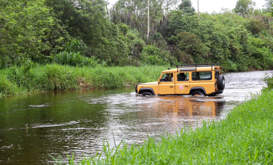 Morretes - Travessia do rio do Pinto com 4x4.Morretes, 17-01-20.Foto: Arnaldo Alves / AEN.