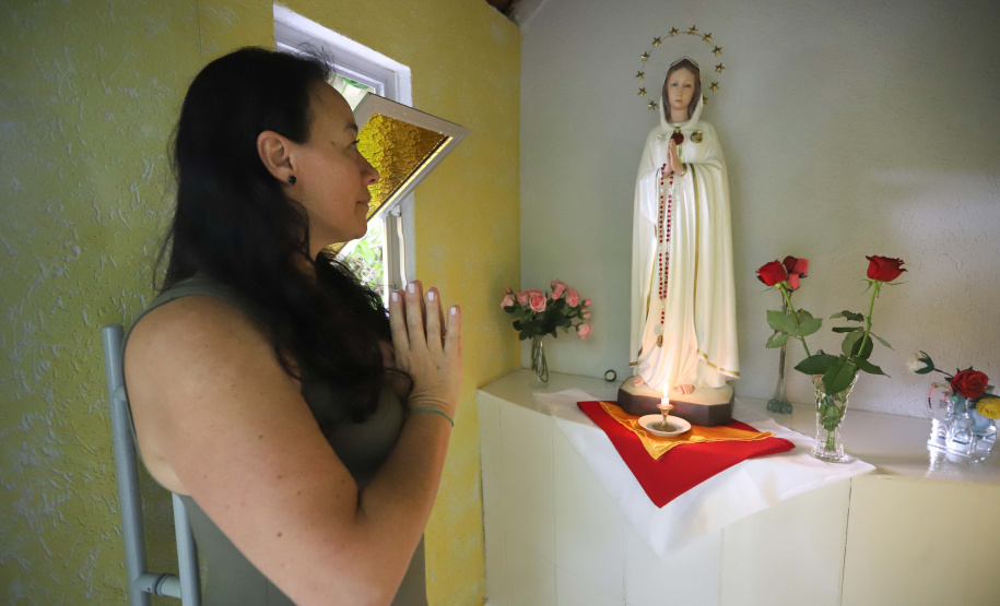 Tania Lopes, proprietária da pousada e restaurante Santuário Vitória Régia, no bairro Alto, em Antonina, litoral do Paraná.Antonina, 18-01-20.Foto: Arnaldo Alves / AEN.