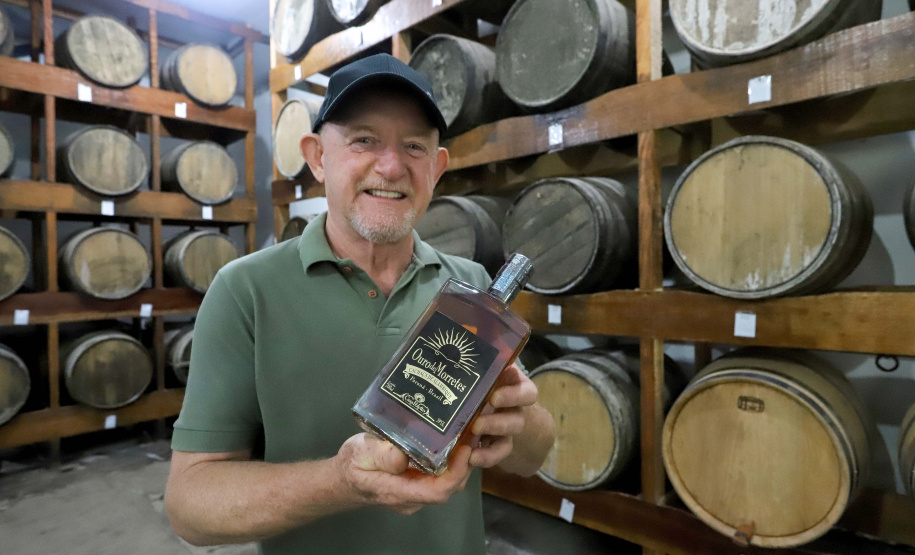 Morretes - Fábrica de cachaça Casa Poletto. N/F: Sadi Poletto, proprietário do alambique.Morretes, 17-01-20.Foto: Arnaldo Alves / AEN.