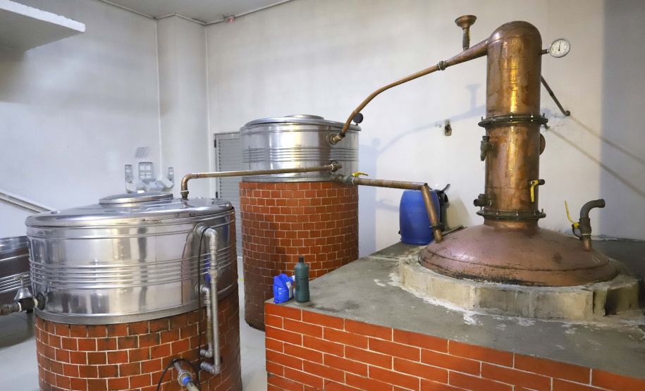 Morretes - Alambique da fábrica de cachaça Poletto.Morretes, 17-01-20.Foto: Arnaldo Alves / AEN.