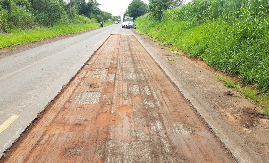 O Departamento de Estradas de Rodagem do Paraná (DER/PR) está atuando em quatro rodovias da região Noroeste, próximas ao Rio Paranapanema, divisa com São Paulo.  -  Foto: Divulgação DER