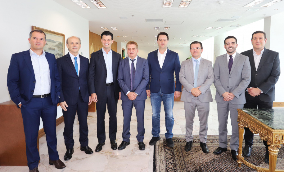O governador Carlos Massa Ratinho Junior, recebeu em seu gabinete, Efrain Pereira da Cruz, diretor da ANEEL; Daniel Slaviero, presidente da Copel; entre outros.
Curitiba, 20-02-20.
Foto: Arnaldo Alves / AEN.