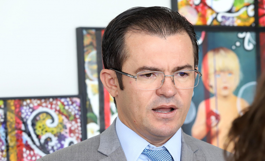 O governador Carlos Massa Ratinho Junior, recebeu em seu gabinete, Efrain Pereira da Cruz, diretor da ANEEL; Daniel Slaviero, presidente da Copel; entre outros. N/F: Efrain Pereira da Cruz, diretor da ANEEL.
Curitiba, 20-02-20.
Foto: Arnaldo Alves / AEN.