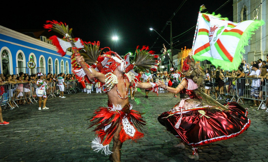 Para quem tem samba no pé e quer tirar as fantasias do armário, inclusive as de zumbi, ou prefere aproveitar o feriado prolongado para estreitar o contato com a natureza, o Carnaval do Paraná tem opções para todos os gostos. Do Litoral até o Noroeste, em Tibagi ou Foz do Iguaçu, os dias de folga são um convite e tanto para os bailes e blocos de rua, quanto para conhecer os diversos pontos turísticos do Estado.  -  Curitiba, 21/02/2020  - Foto: Cristiano Oliveira/TV ParanáTurismo