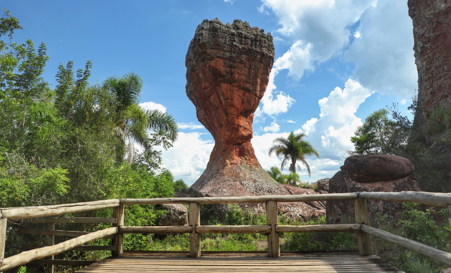 O Parque Estadual de Vila Velha, em Ponta Grossa, estará com horário
especial durante o feriado de Carnaval. A partir desta sexta-feira (21) até a
próxima terça-feira (25) os turistas poderão visitar o parque todos os dias, das
8h30min às 15h30min, pagando valor único de R$ 28 por pessoa. Nas terças-
feiras o local que permanece fechado para manutenção, também estará aberto
para os visitantes. Foto: José Fernando Ogura/AEN