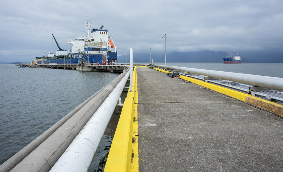 A possibilidade de retomada do mercado de importação de fertilizantes líquidos anima a principal empresa operadora dos granéis nessa forma, no Porto de Paranaguá  -  26/02/2020  -  Foto: Claúdio Neves/Portos do Paraná
