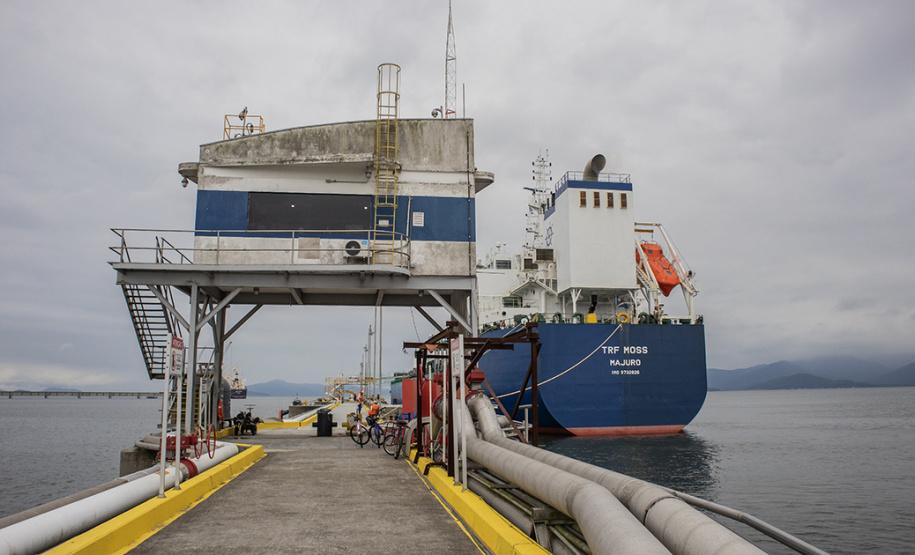 A possibilidade de retomada do mercado de importação de fertilizantes líquidos anima a principal empresa operadora dos granéis nessa forma, no Porto de Paranaguá  -  26/02/2020  -  Foto: Claúdio Neves/Portos do Paraná