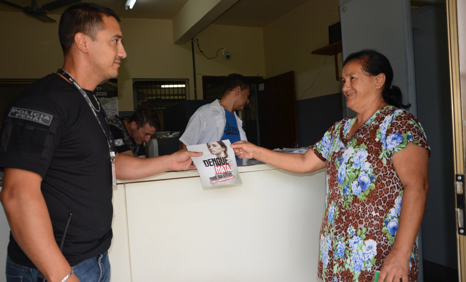 O Departamento Penitenciário do Paraná (Depen), em apoio à Secretaria de Estado da Saúde (SESA), está fazendo a distribuição de um material de orientação, conscientização e prevenção à dengue. As ações estão ocorrendo desde dezembro de 2019 e foram intensificadas neste mês de fevereiro. Até sexta-feira (21/02), não havia sido confirmado nenhum caso da doença no sistema penitenciário.  -  Curitiba, 26/02/2020  -  Foto: Divulgação Depen-PR