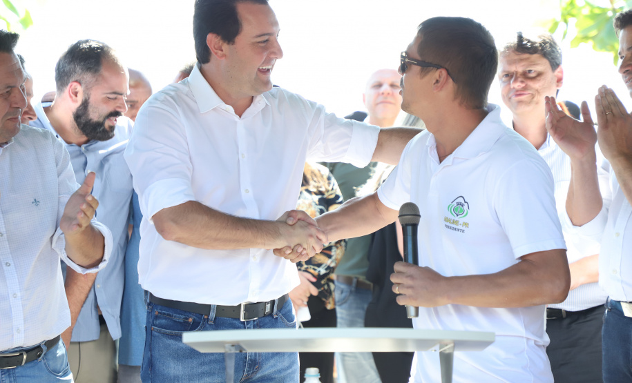 O governador Carlos Massa Ratinho Junior assinou nesta quinta-feira (27) a ordem de serviço para o início das obras de reforma e melhorias nos trapiches de Nova Brasília e Encantadas, na Ilha do Mel, em Paranaguá. O ministro de Infraestrutura, Tarcísio Gomes de Freitas, participou da solenidade. O investimento de R$ 9,5 milhões são da empresa pública Portos do Paraná. As obras devem demorar cerca de sete meses. - Curitiba, 27/02/2020 - Foto: José Fernando Ogura/AEN