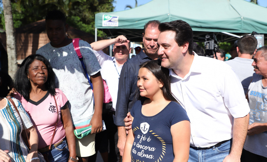 O governador Carlos Massa Ratinho Junior assinou nesta quinta-feira (27) a ordem de serviço para o início das obras de reforma e melhorias nos trapiches de Nova Brasília e Encantadas, na Ilha do Mel, em Paranaguá. O ministro de Infraestrutura, Tarcísio Gomes de Freitas, participou da solenidade. O investimento de R$ 9,5 milhões são da empresa pública Portos do Paraná. As obras devem demorar cerca de sete meses. - Curitiba, 27/02/2020 - Foto: José Fernando Ogura/AEN