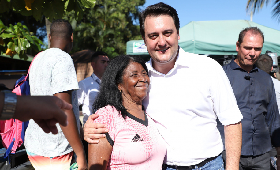 O governador Carlos Massa Ratinho Junior assinou nesta quinta-feira (27) a ordem de serviço para o início das obras de reforma e melhorias nos trapiches de Nova Brasília e Encantadas, na Ilha do Mel, em Paranaguá. O ministro de Infraestrutura, Tarcísio Gomes de Freitas, participou da solenidade. O investimento de R$ 9,5 milhões são da empresa pública Portos do Paraná. As obras devem demorar cerca de sete meses. - Curitiba, 27/02/2020 - Foto: José Fernando Ogura/AEN
