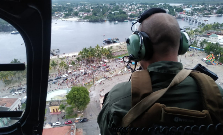 As ações de prevenção e operações das forças policiais no Litoral, durante cinco dias do feriado prolongado de Carnaval, em festas e bailes públicos, reduziram os furtos (-31,30%) e roubos (-42,86%) na comparação com o Carnaval do ano passado. As diligências da Polícia Civil e as ações ostensivas da Polícia Militar colaboraram ainda para o aumento de 14,02% de prisões (de 107 para 122).