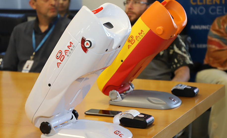 A partir de março a Feira de Cidadania e o Paraná Cidadão passam a contar com um novo serviço. São os testes de visão do Adam Robô ? equipamento que mede em menos de 5 minutos a acuidade visual das distâncias focais de longe, perto, meia distância e a visão de cores.  -  Foto: Divulgação SEJUF