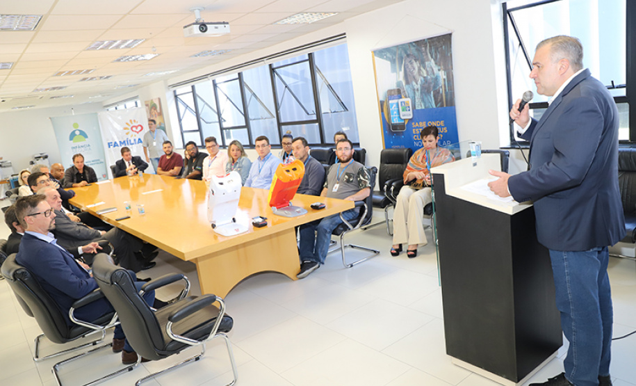 A partir de março a Feira de Cidadania e o Paraná Cidadão passam a contar com um novo serviço. São os testes de visão do Adam Robô ? equipamento que mede em menos de 5 minutos a acuidade visual das distâncias focais de longe, perto, meia distância e a visão de cores.  -  Foto: Divulgação SEJUF