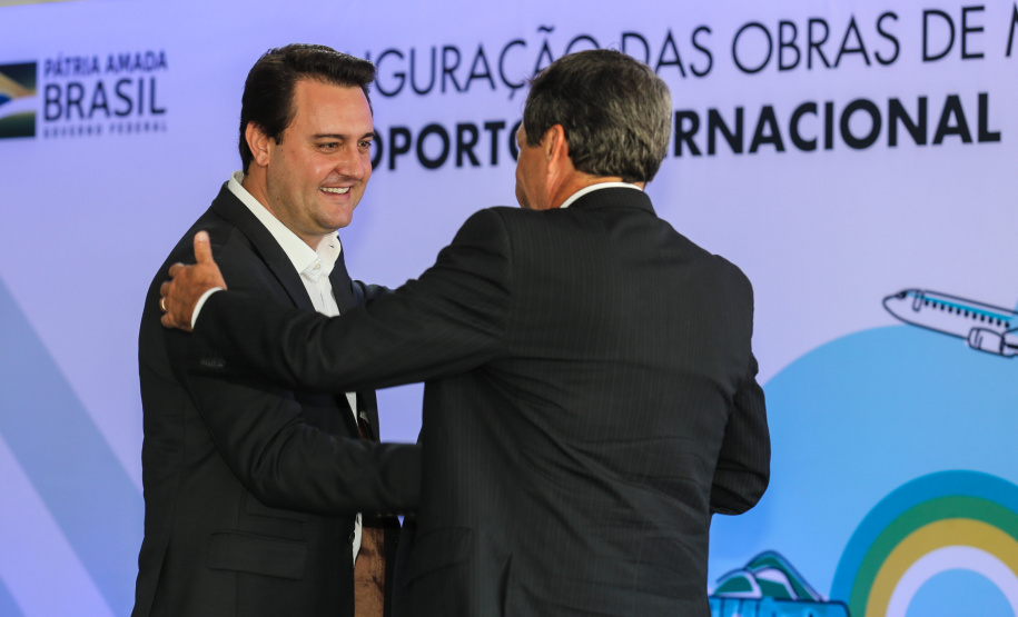 Aeroporto Foz O governador Carlos Massa Ratinho Junior participa nesta sexta-feira (28), junto com o ministro da Infraestrutura, Tarcísio Freitas; com o diretor-geral brasileiro da Itaipu Binacional, Joaquim Silva e Luna; e o presidente da Infraero, Hélio Paes de Barros Júnior, da solenidade em que será autorizado o início das obras de ampliação da pista de pouso do Aeroporto Internacional de Foz do Iguaçu.Foz do Iguaçu, 28/02/2020 - Foto: Geraldo Bubniak/AEN