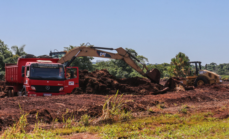 Aeroporto Foz O governador Carlos Massa Ratinho Junior participa nesta sexta-feira (28), junto com o ministro da Infraestrutura, Tarcísio Freitas; com o diretor-geral brasileiro da Itaipu Binacional, Joaquim Silva e Luna; e o presidente da Infraero, Hélio Paes de Barros Júnior, da solenidade em que será autorizado o início das obras de ampliação da pista de pouso do Aeroporto Internacional de Foz do Iguaçu.Foz do Iguaçu, 28/02/2020 - Foto: Geraldo Bubniak/AEN