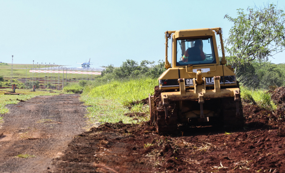 Aeroporto Foz O governador Carlos Massa Ratinho Junior participa nesta sexta-feira (28), junto com o ministro da Infraestrutura, Tarcísio Freitas; com o diretor-geral brasileiro da Itaipu Binacional, Joaquim Silva e Luna; e o presidente da Infraero, Hélio Paes de Barros Júnior, da solenidade em que será autorizado o início das obras de ampliação da pista de pouso do Aeroporto Internacional de Foz do Iguaçu.Foz do Iguaçu, 28/02/2020 - Foto: Geraldo Bubniak/AEN