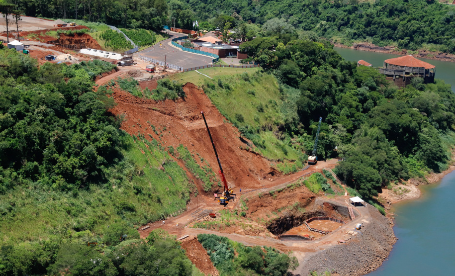 Obras de construção da Ponte da Integração Brasil e Paraguai, em Foz do Iguaçu.  -  Foz do Iguaçu, 28/02/2020  -  Foto: Rodrigo Félix Leal/AEN