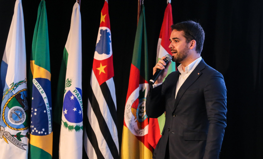 Governador Eduardo Leite do Estado Rio Grande do Sul.  Governadores de sete estados participam neste sábado (29), em Foz do Iguaçu, do sexto encontro do Consórcio de Integração Sul e Sudeste (Cosud). O encontro acontece no Hotel Wish.   29/02/2020 -  Foto: Geraldo Bubniak/AEN