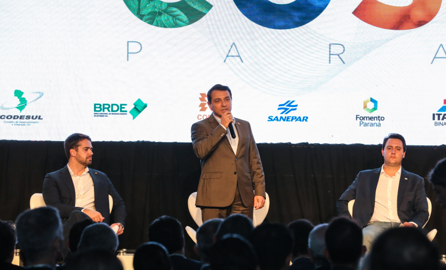 Goverandor Carlos Moisés do Estado Santa Catarina.  Governadores de sete estados participam neste sábado (29), em Foz do Iguaçu, do sexto encontro do Consórcio de Integração Sul e Sudeste (Cosud). O encontro acontece no Hotel Wish.   29/02/2020 -  Foto: Geraldo Bubniak/AEN