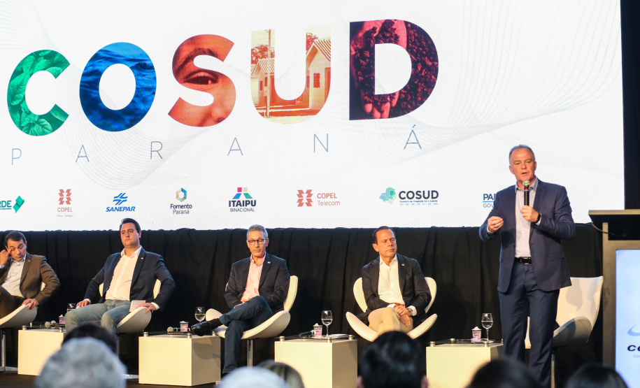 Goverandor Renato Casagrande do Estado do Espirito Santo  Governadores de sete estados participam neste sábado (29), em Foz do Iguaçu, do sexto encontro do Consórcio de Integração Sul e Sudeste (Cosud). O encontro acontece no Hotel Wish.   29/02/2020 -  Foto: Geraldo Bubniak/AEN