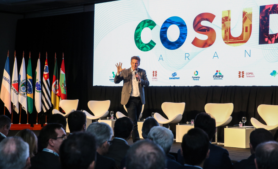 Palestra com o economista Eduardo Moreira. Governadores de sete estados participam neste sábado (29), em Foz do Iguaçu, do sexto encontro do Consórcio de Integração Sul e Sudeste (Cosud). O encontro acontece no Hotel Wish.   29/02/2020 -  Foto: Geraldo Bubniak/AEN