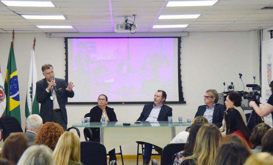 A aula inaugural dos programas de residência da Secretaria de Estado da Saúde e Escola Pública de Saúde do Paraná aconteceu nesta segunda-feira (02), no auditório da secretaria, em Curitiba. Os programas de residência multiprofissional nas áreas de Enfermagem, Farmácia, Psicologia, Serviço Social e Terapia Ocupacional e de Enfermagem Obstétrica iniciam as atividades deste ano com 24 estudantes. Foto:SESA