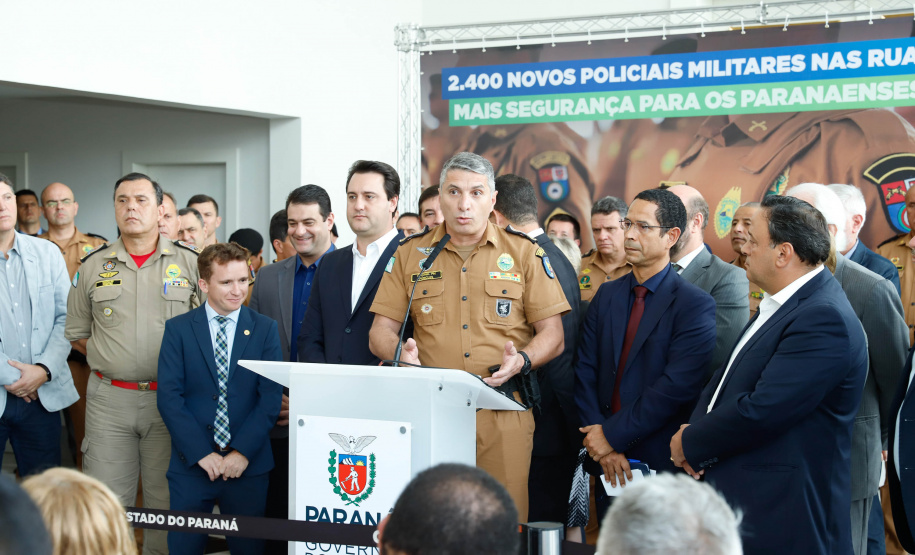 O governador Carlos Massa Ratinho Junior formalizou nesta terça-feira (03) o início do concurso para contratação de 2.400 policiais e bombeiros militares. Em solenidade no Palácio Iguaçu, o governador firmou o contrato com a Fundação da Universidade Federal do Paraná (Funpar), que será a responsável pela organização do concurso.