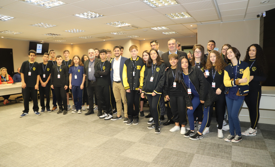 O aplicativo da Carteira de Trabalho e Previdência Social foi lançado nesta terça-feira (03) no Estado pela Secretaria da Justiça, Família e Trabalho, em parceira com a Superintendência Regional do Trabalho no Paraná, do Ministério da Economia. O objetivo da nova ferramenta é de facilitar a vida dos trabalhadores. Com a aplicativo, com o documento estará à mão sempre com os dados atualizados, o que substitui a carteira de trabalho física.Foto: SEJUF