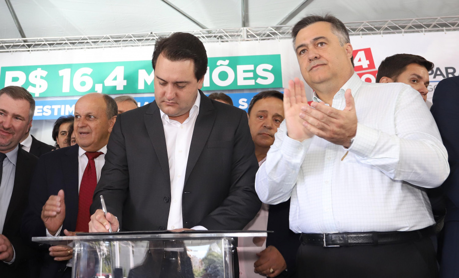 O governador Carlos Massa Ratinho Junior entrega nesta quarta-feira (04) 164 veículos a municípios de diversas regiões do Estado.
Curitiba, 04-03-20.
Foto: Arnaldo Alves / AEN