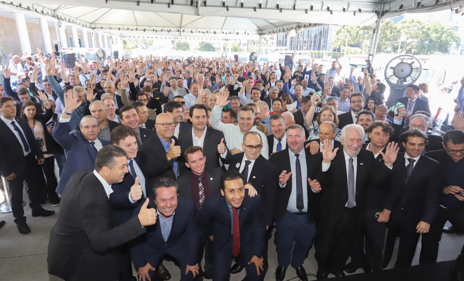 O governador Carlos Massa Ratinho Junior entrega nesta quarta-feira (04) 164 veículos a municípios de diversas regiões do Estado.
Curitiba, 04-03-20.
Foto: Arnaldo Alves / AEN