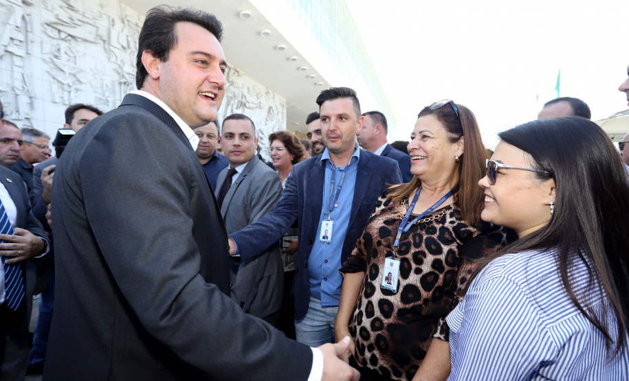 O governador Carlos Massa Ratinho Junior entrega nesta quarta-feira (04) 164 veículos a municípios de diversas regiões do Estado.
Curitiba, 04-03-20.
Foto: Arnaldo Alves / AEN