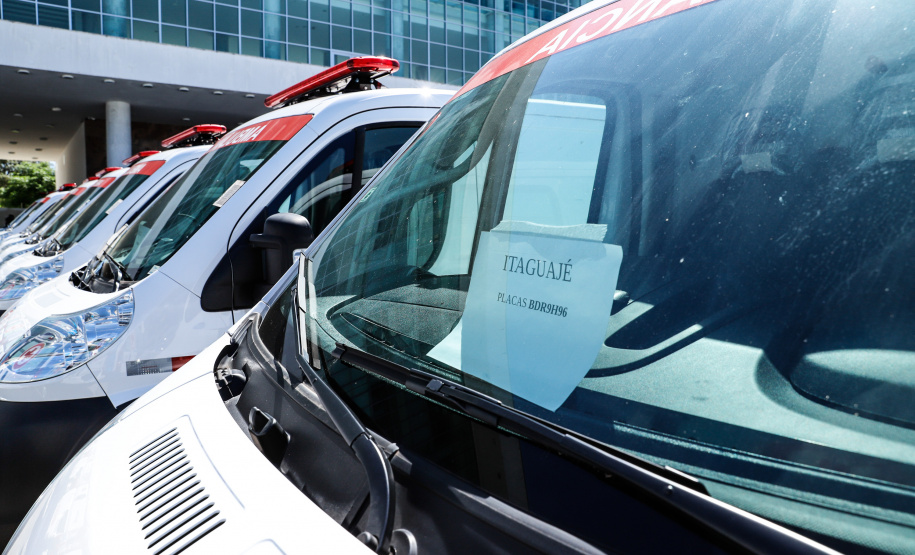 Veículos repassados pelo governador Ratinho Junior beneficiam 96 municípios e estão dentro da política de levar a saúde para mais perto das pessoas. Investimento foi de R$ 16,4 milhões e faz parte de um pacote que poderá abranger 1.500 equipamentos nos próximos meses.
Foto: Rodrigo Felix Leal