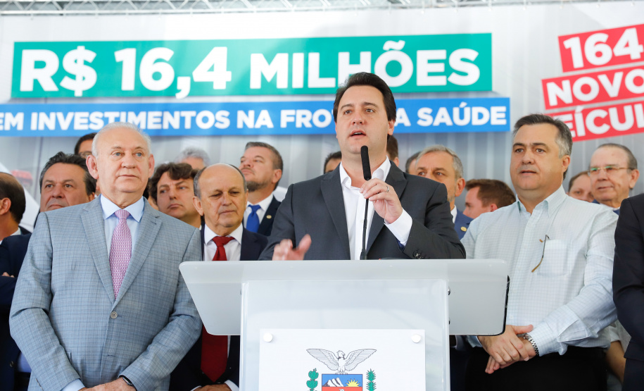 Veículos repassados pelo governador Ratinho Junior beneficiam 96 municípios e estão dentro da política de levar a saúde para mais perto das pessoas. Investimento foi de R$ 16,4 milhões e faz parte de um pacote que poderá abranger 1.500 equipamentos nos próximos meses.
Foto: Rodrigo Felix Leal