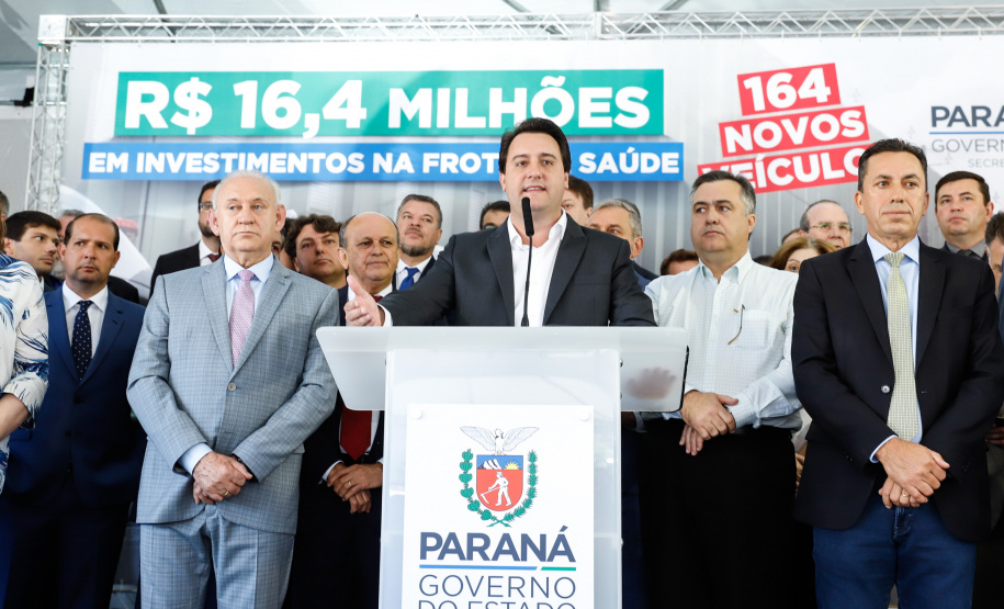 Veículos repassados pelo governador Ratinho Junior beneficiam 96 municípios e estão dentro da política de levar a saúde para mais perto das pessoas. Investimento foi de R$ 16,4 milhões e faz parte de um pacote que poderá abranger 1.500 equipamentos nos próximos meses.
Foto: Rodrigo Felix Leal