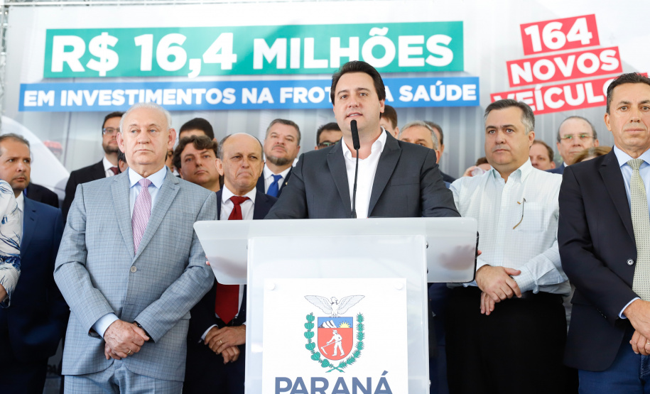 Veículos repassados pelo governador Ratinho Junior beneficiam 96 municípios e estão dentro da política de levar a saúde para mais perto das pessoas. Investimento foi de R$ 16,4 milhões e faz parte de um pacote que poderá abranger 1.500 equipamentos nos próximos meses.
Foto: Rodrigo Felix Leal