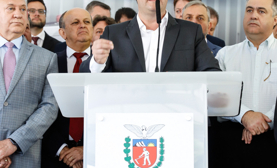 Veículos repassados pelo governador Ratinho Junior beneficiam 96 municípios e estão dentro da política de levar a saúde para mais perto das pessoas. Investimento foi de R$ 16,4 milhões e faz parte de um pacote que poderá abranger 1.500 equipamentos nos próximos meses.
Foto: Rodrigo Felix Leal