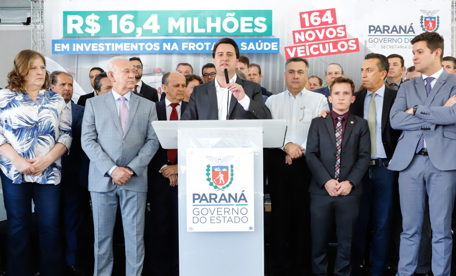 Veículos repassados pelo governador Ratinho Junior beneficiam 96 municípios e estão dentro da política de levar a saúde para mais perto das pessoas. Investimento foi de R$ 16,4 milhões e faz parte de um pacote que poderá abranger 1.500 equipamentos nos próximos meses.
Foto: Rodrigo Felix Leal