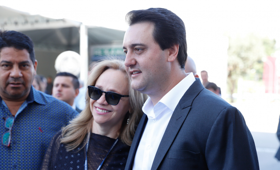 Veículos repassados pelo governador Ratinho Junior beneficiam 96 municípios e estão dentro da política de levar a saúde para mais perto das pessoas. Investimento foi de R$ 16,4 milhões e faz parte de um pacote que poderá abranger 1.500 equipamentos nos próximos meses.
Foto: Rodrigo Felix Leal