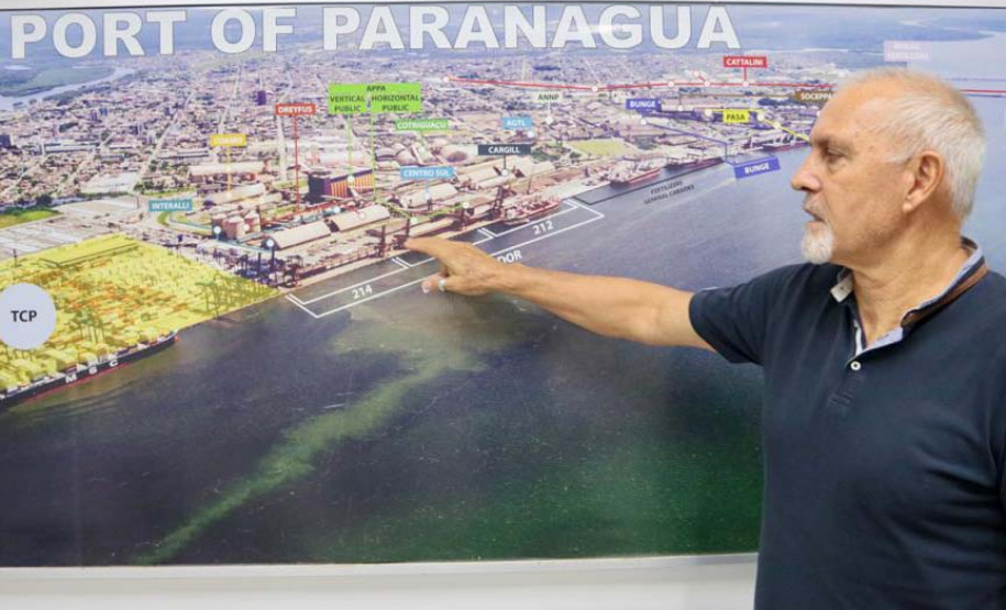 A empresa pública Portos do Paraná esteve presente no curso sobre o uso do Canal do Panamá como alternativa para o escoamento da produção até a Ásia, que começou segunda-feira e se encerrou nesta quarta-feira (4), na Cidade do Panamá. Nos três dias, representantes das autoridades portuárias de países da América Latina, agências e empresas do setor conheceram em detalhes este elo logístico mundial, vantagens e desvantagens dessa rota.Foto: Portos do Paraná