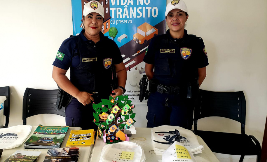 O Pátio de Triagem do Porto de Paranaguá foi sede nesta quarta-feira (04) da primeira edição do Porto em Ação em 2020. Organizado e coordenado pela empresa pública Portos do Paraná, o evento mensal leva até os caminhoneiros serviços e cuidados com a saúde, vacinação, orientação espiritual e palestras sobre trânsito e segurança. Foto: Portos do Paraná