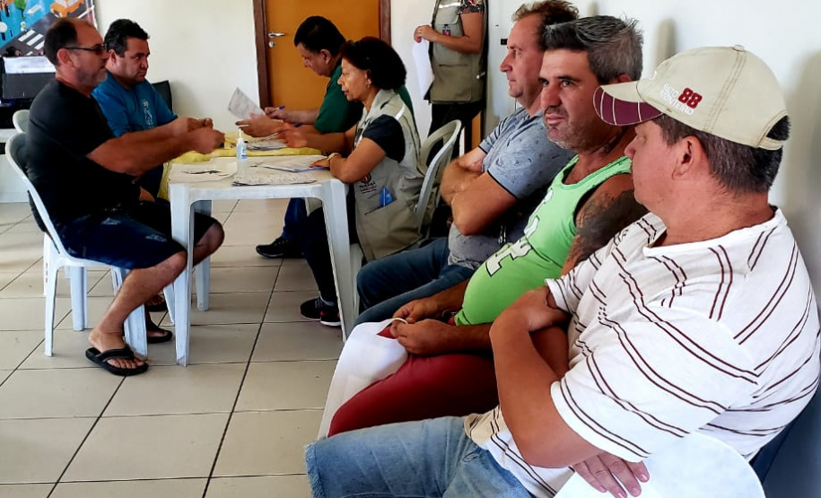 O Pátio de Triagem do Porto de Paranaguá foi sede nesta quarta-feira (04) da primeira edição do Porto em Ação em 2020. Organizado e coordenado pela empresa pública Portos do Paraná, o evento mensal leva até os caminhoneiros serviços e cuidados com a saúde, vacinação, orientação espiritual e palestras sobre trânsito e segurança. Foto: Portos do Paraná