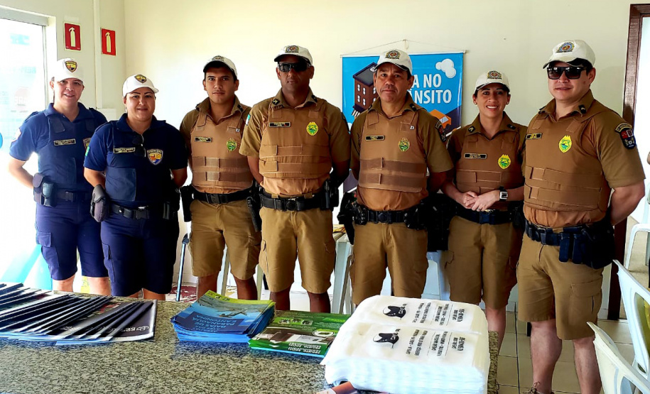 O Pátio de Triagem do Porto de Paranaguá foi sede nesta quarta-feira (04) da primeira edição do Porto em Ação em 2020. Organizado e coordenado pela empresa pública Portos do Paraná, o evento mensal leva até os caminhoneiros serviços e cuidados com a saúde, vacinação, orientação espiritual e palestras sobre trânsito e segurança. Foto: Portos do Paraná