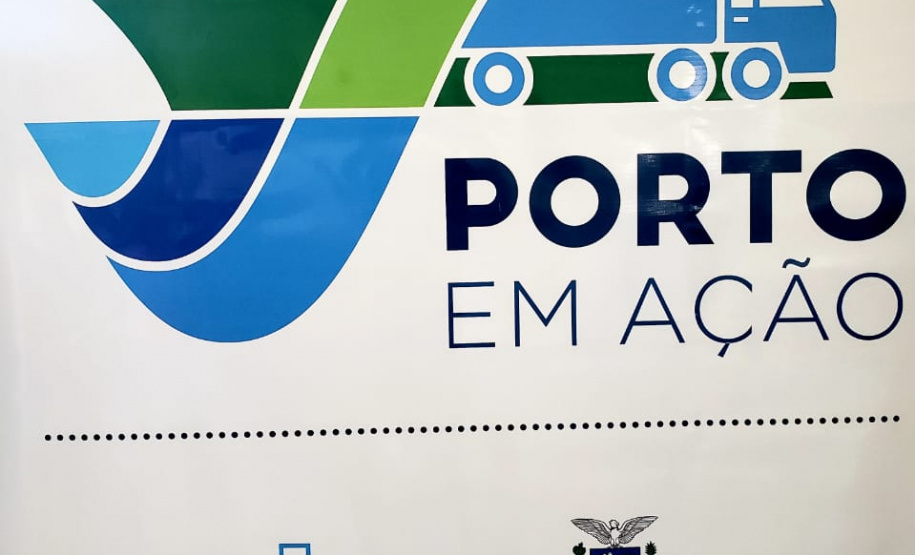O Pátio de Triagem do Porto de Paranaguá foi sede nesta quarta-feira (04) da primeira edição do Porto em Ação em 2020. Organizado e coordenado pela empresa pública Portos do Paraná, o evento mensal leva até os caminhoneiros serviços e cuidados com a saúde, vacinação, orientação espiritual e palestras sobre trânsito e segurança. Foto: Portos do Paraná