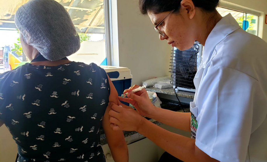 O Pátio de Triagem do Porto de Paranaguá foi sede nesta quarta-feira (04) da primeira edição do Porto em Ação em 2020. Organizado e coordenado pela empresa pública Portos do Paraná, o evento mensal leva até os caminhoneiros serviços e cuidados com a saúde, vacinação, orientação espiritual e palestras sobre trânsito e segurança. Foto: Portos do Paraná