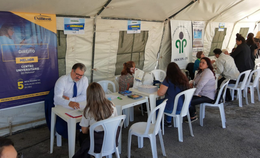 Feira da Cidadania faz mais de 3 mil atendimentos no Cajuru. Foto:SEJUF