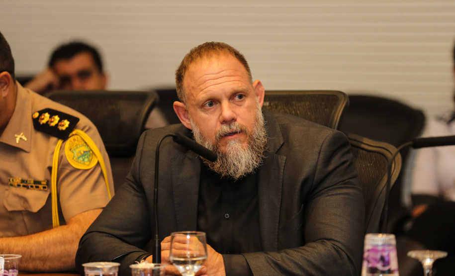 O Governador Carlos Massa Ratinho Junior acompanha nesta quarta-feira (4), o balanço das ações e dos atendimentos feitos durante a temporada Verão Maior 2019/2020, no Litoral e no Interior do Estado. Acompanhado do o secretário da Segurança Pública, Romulo Marinho, coordenador do Verão Maior.   Curitiba, 04/03/2020 - Foto: Geraldo Bubniak/AEN